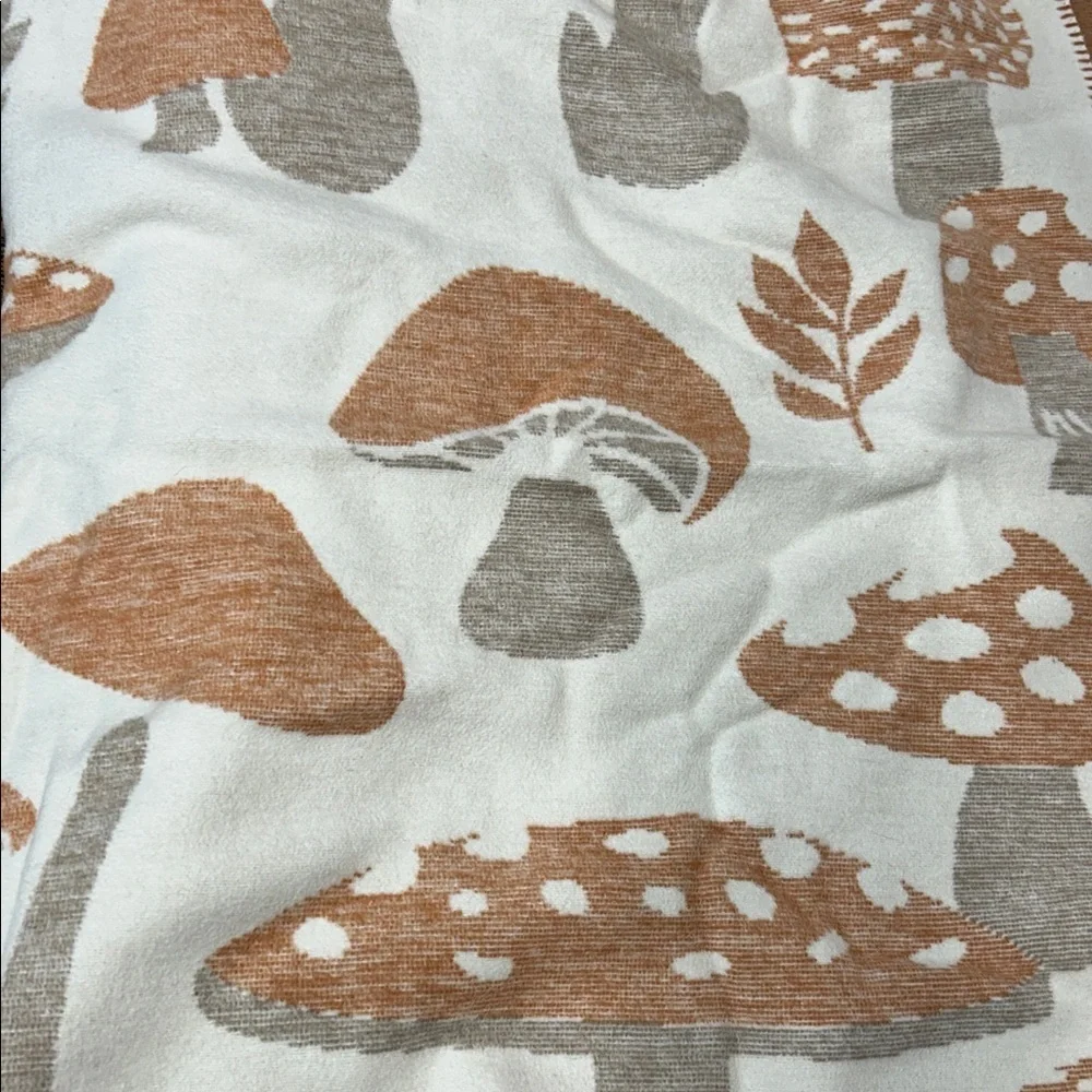 DOCOFil  Cream and Tan Mushroom Patterned Blanket made in Portugal 60x49 inches